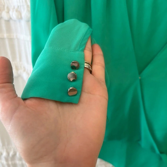 White House Black Market greee blouse with silver buttons size XS - Picture 3 of 10